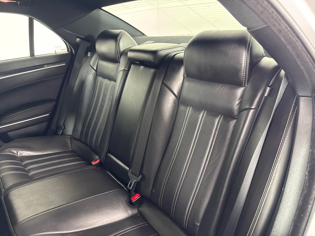 2018 Chrysler 300 Image 20