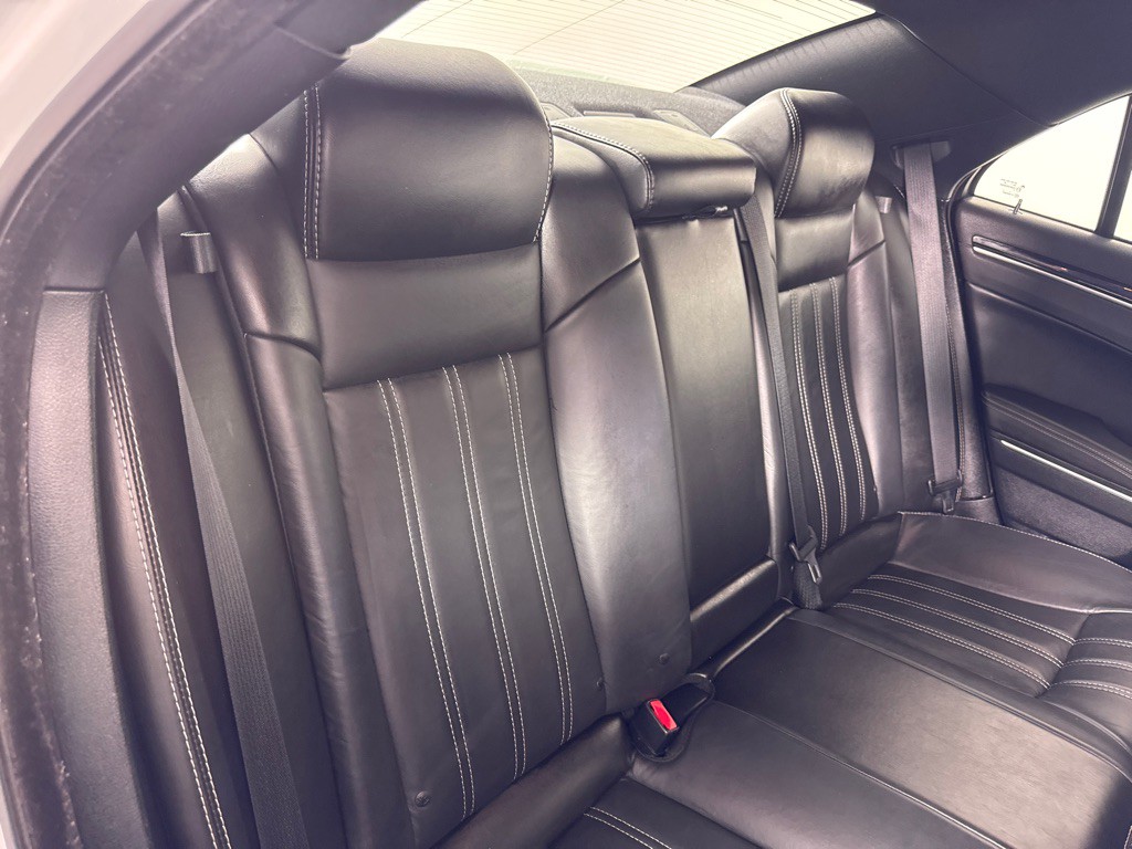 2018 Chrysler 300 Image 22