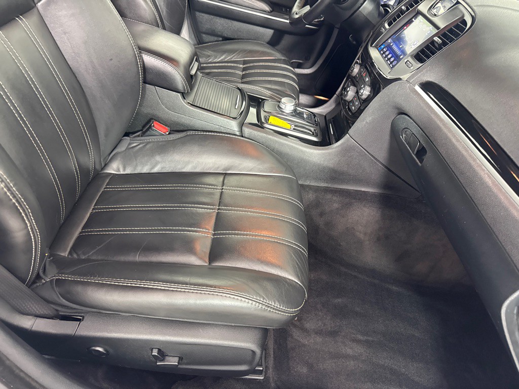 2018 Chrysler 300 Image 23
