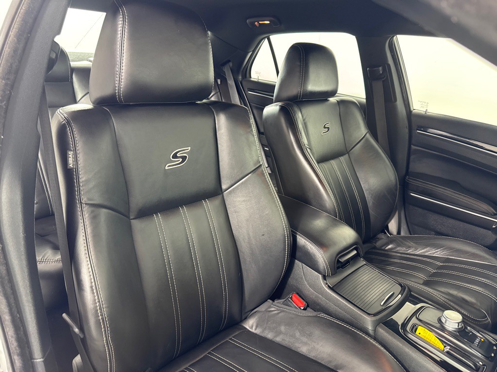 2018 Chrysler 300 Image 24