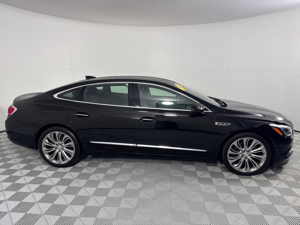 2017 Buick Lacrosse Image 4