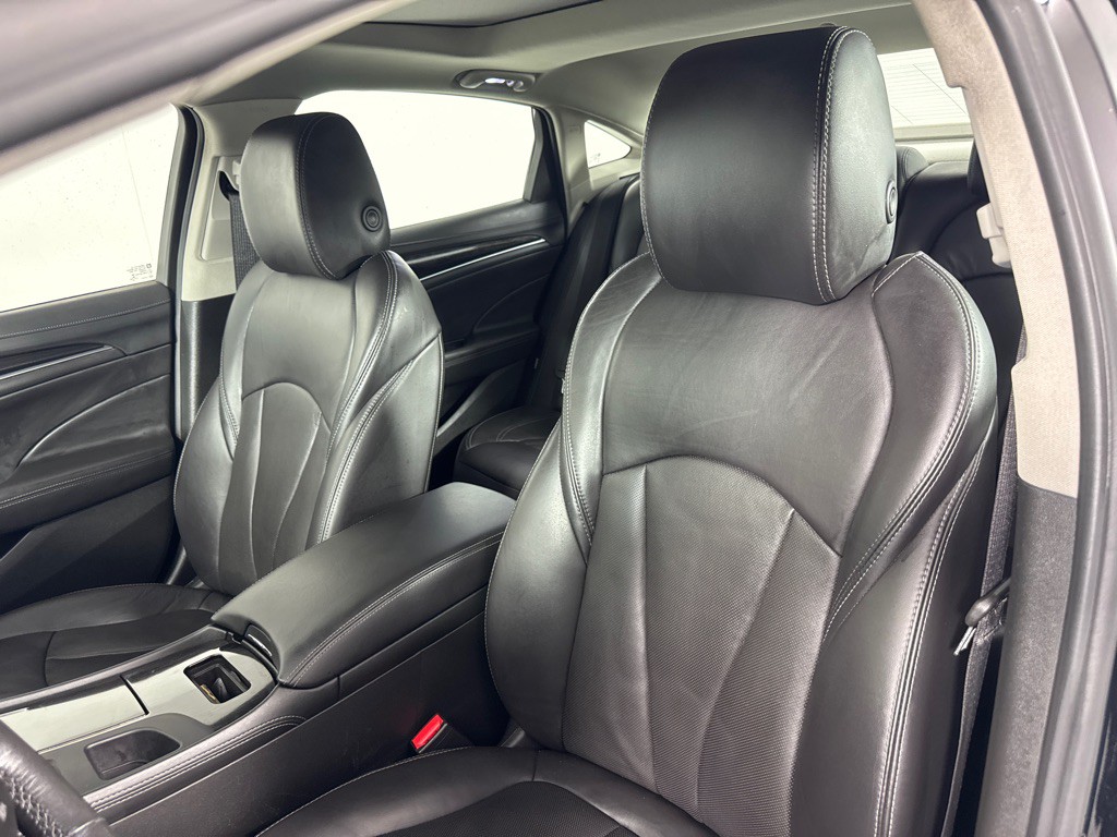 2017 Buick Lacrosse Image 14