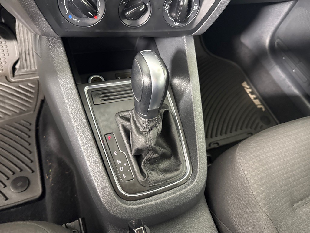 2016 Volkswagen Jetta Image 17