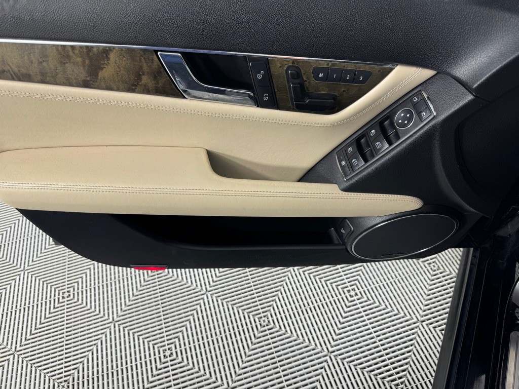 2010 Mercedes-Benz C-Class Image 11