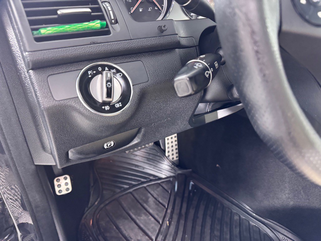 2010 Mercedes-Benz C-Class Image 15