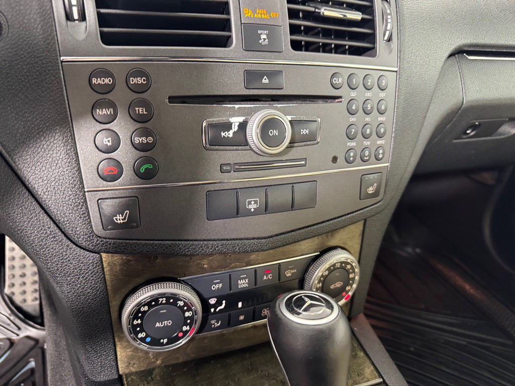 2010 Mercedes-Benz C-Class Image 18