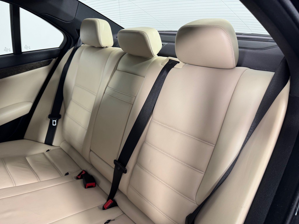 2010 Mercedes-Benz C-Class Image 21