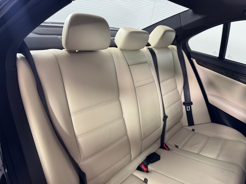 2010 Mercedes-Benz C-Class Image 23