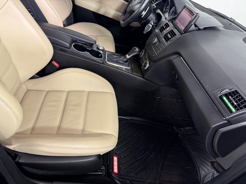 2010 Mercedes-Benz C-Class Image 24