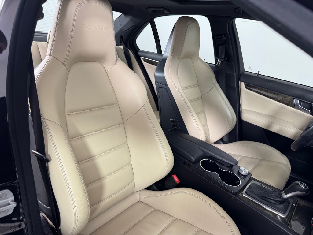 2010 Mercedes-Benz C-Class Image 25