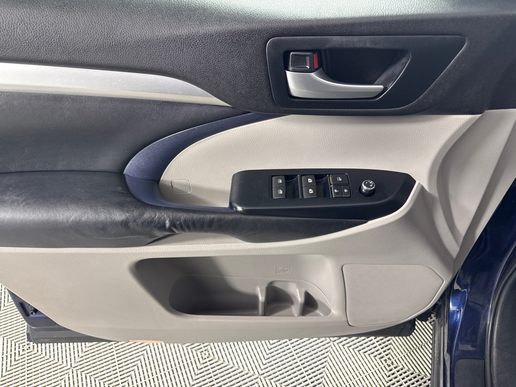 2014 Toyota Highlander Image 10