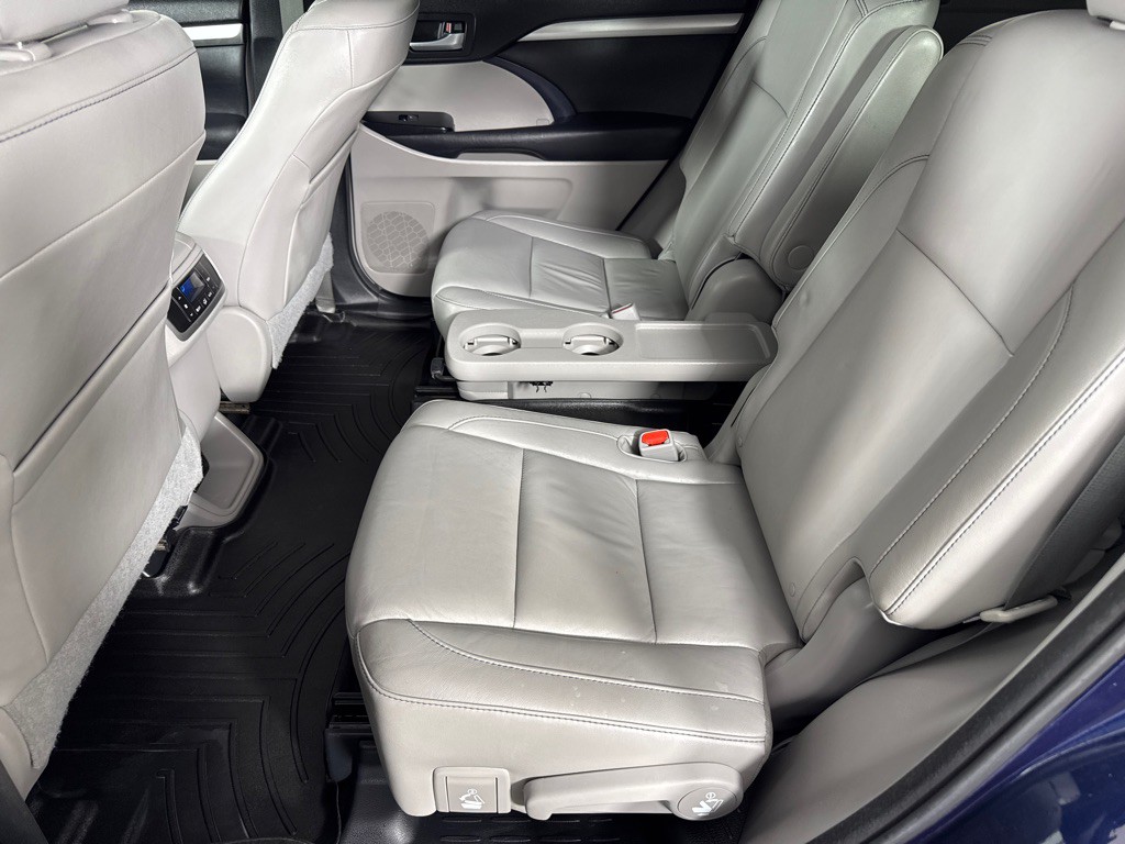 2014 Toyota Highlander Image 19