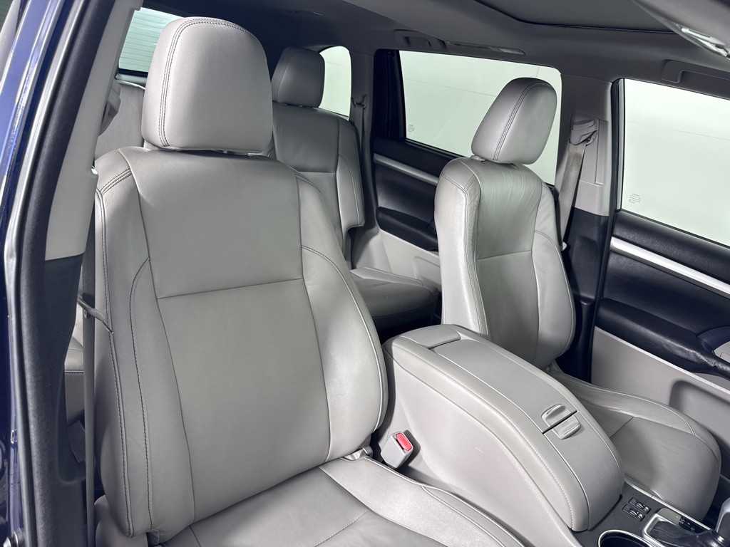 2014 Toyota Highlander Image 25