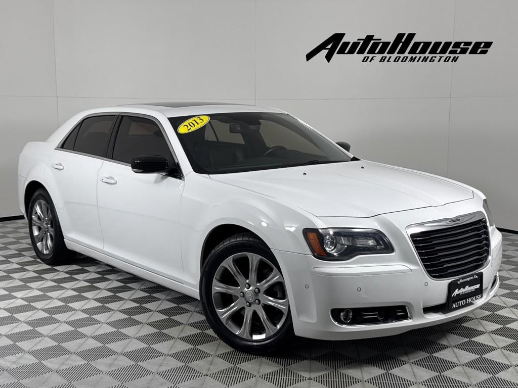 2013 Chrysler 300 Image 1