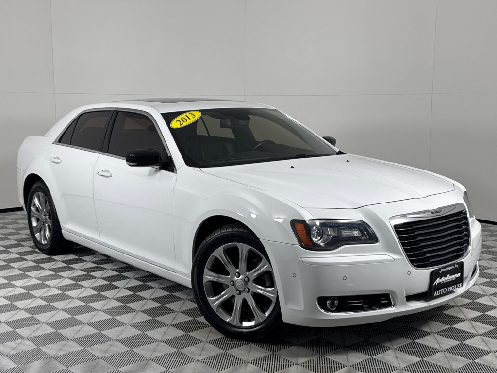 2013 Chrysler 300 Image 2