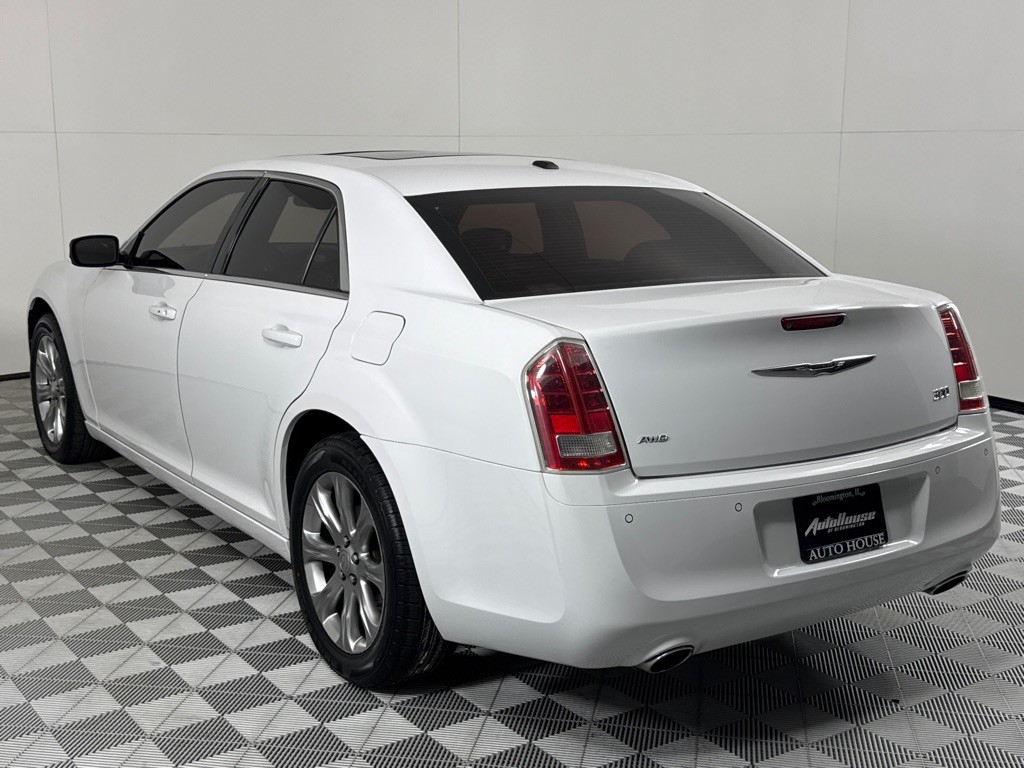 2013 Chrysler 300 Image 7