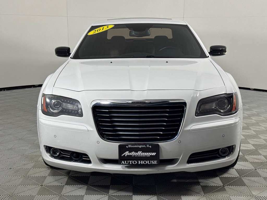 2013 Chrysler 300 Image 9