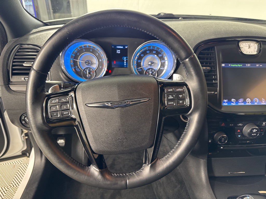 2013 Chrysler 300 Image 13