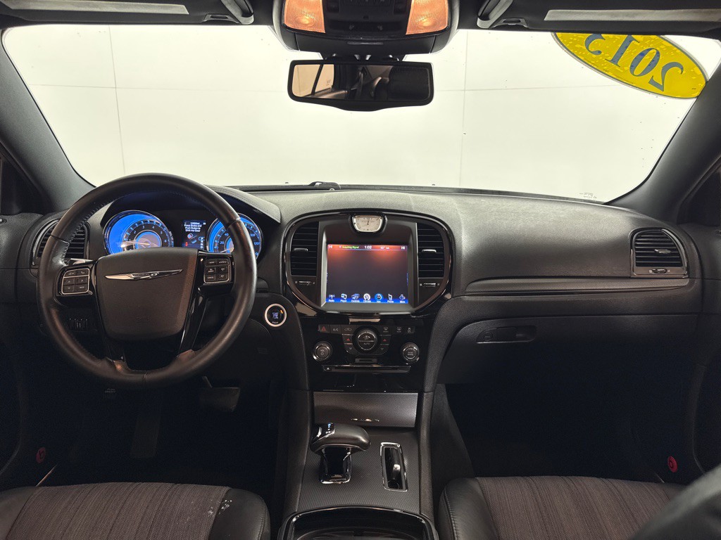 2013 Chrysler 300 Image 22