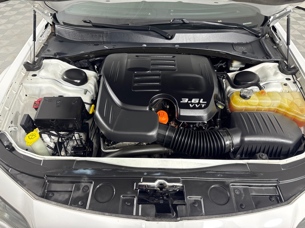 2013 Chrysler 300 Image 23