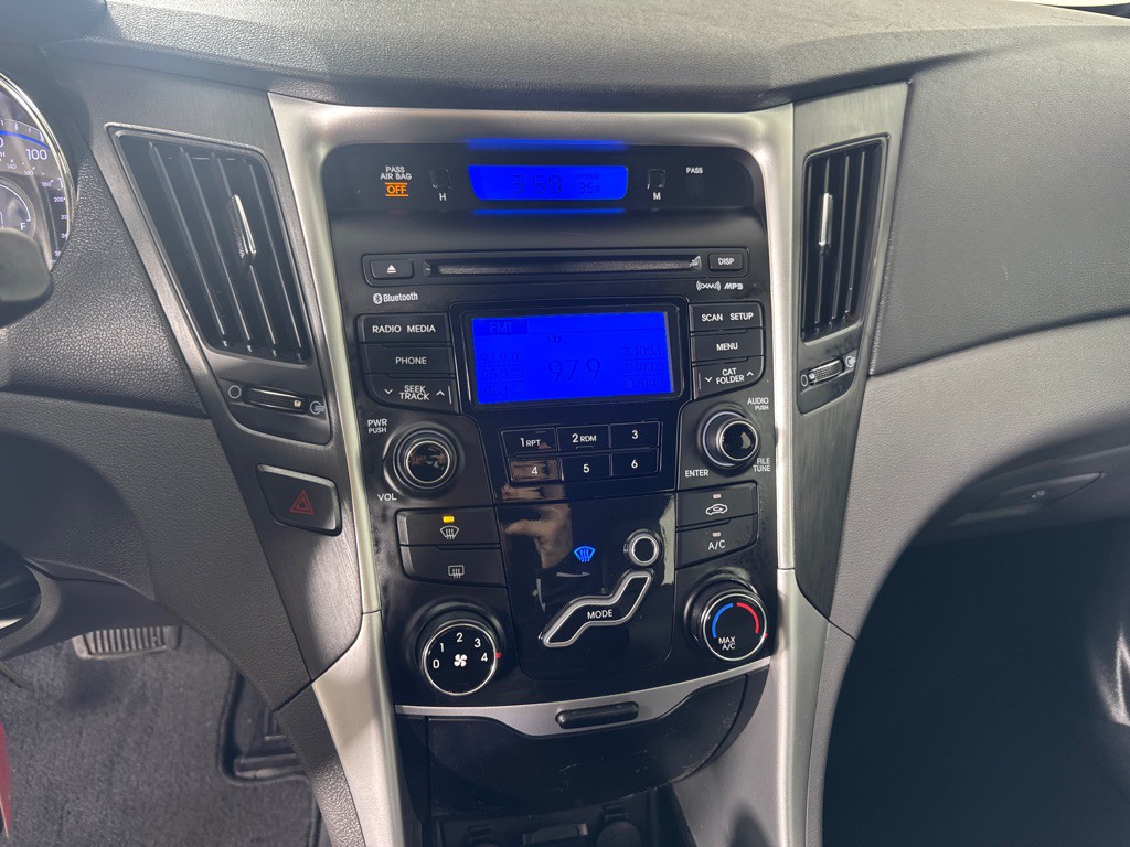 2012 Hyundai Sonata Image 17