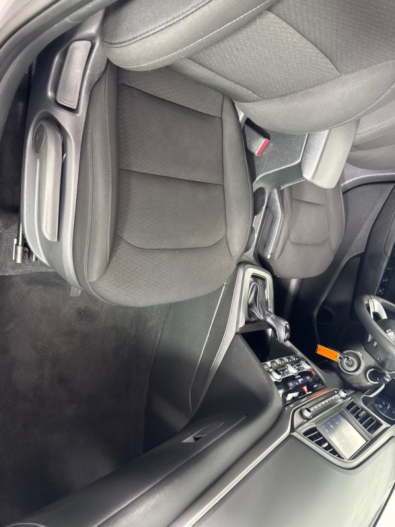 2020 Hyundai Elantra Image 25