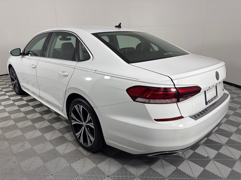 2021 Volkswagen Passat Image 8