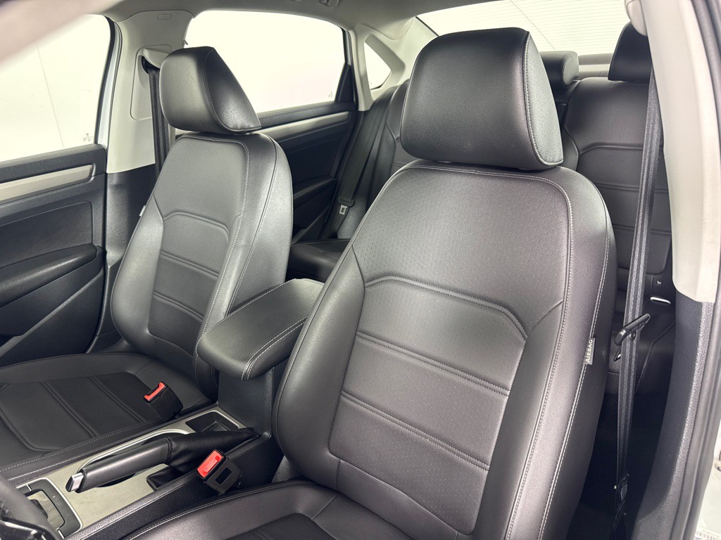 2021 Volkswagen Passat Image 15