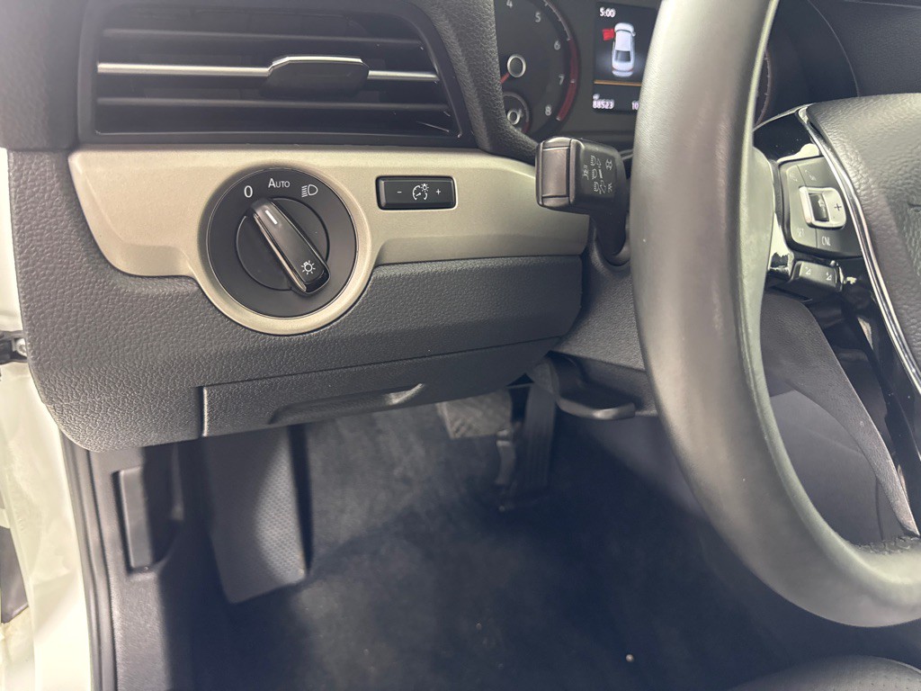 2021 Volkswagen Passat Image 17