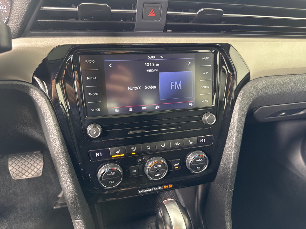 2021 Volkswagen Passat Image 19