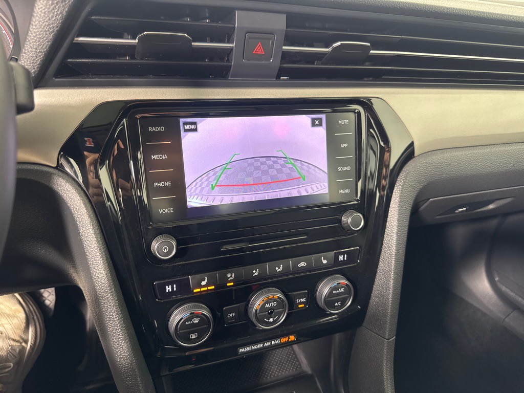 2021 Volkswagen Passat Image 20