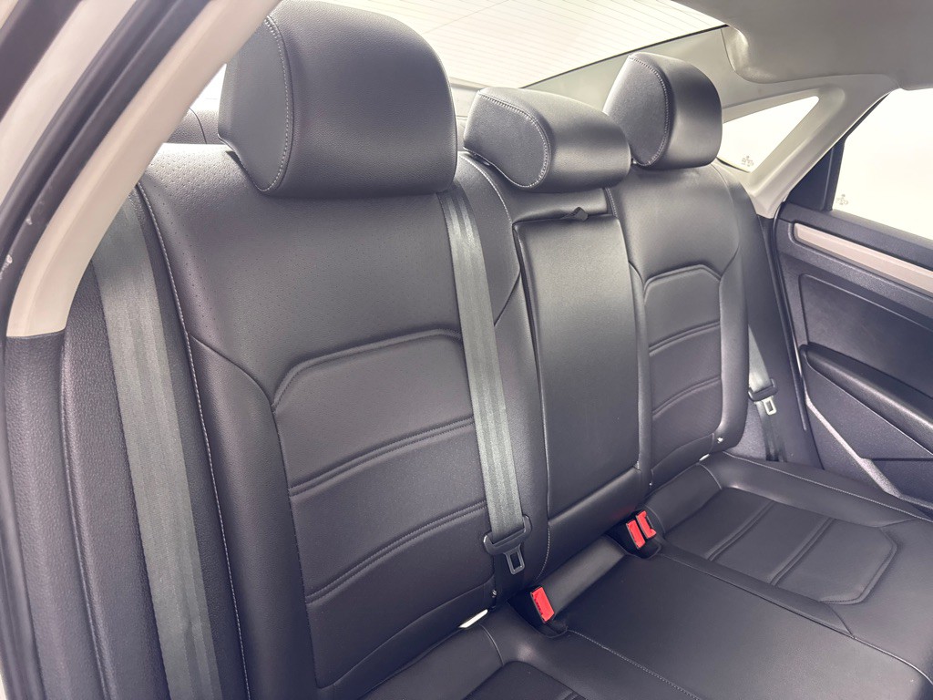 2021 Volkswagen Passat Image 25