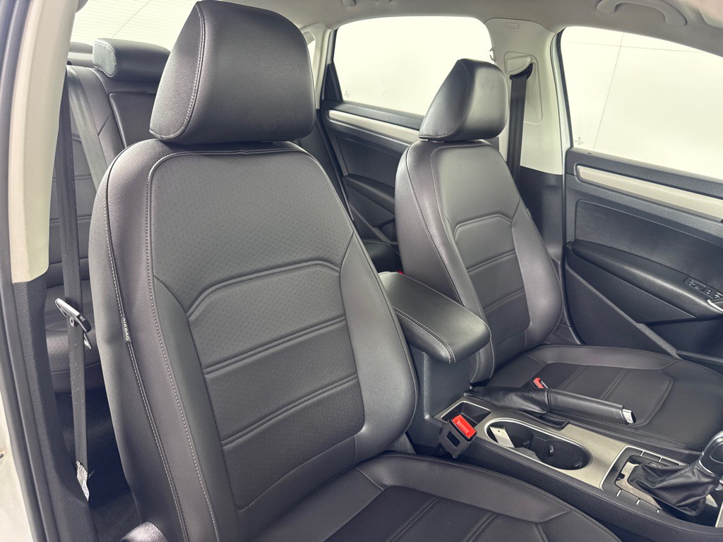 2021 Volkswagen Passat Image 27