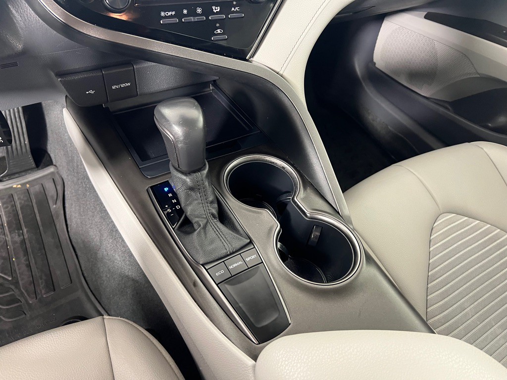 2022 Toyota Camry Image 19
