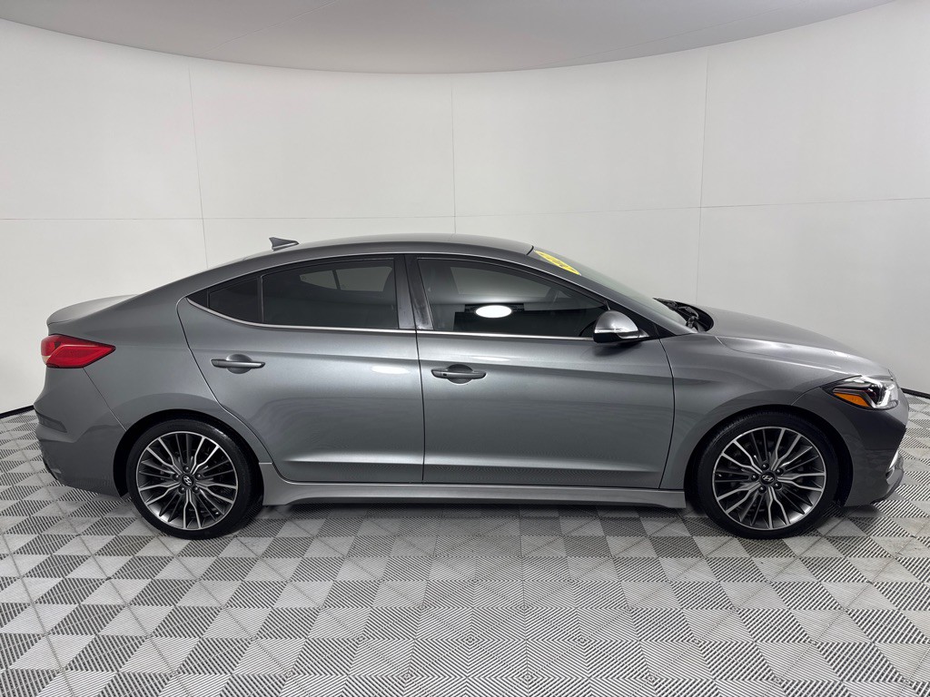 2017 Hyundai Elantra Image 4