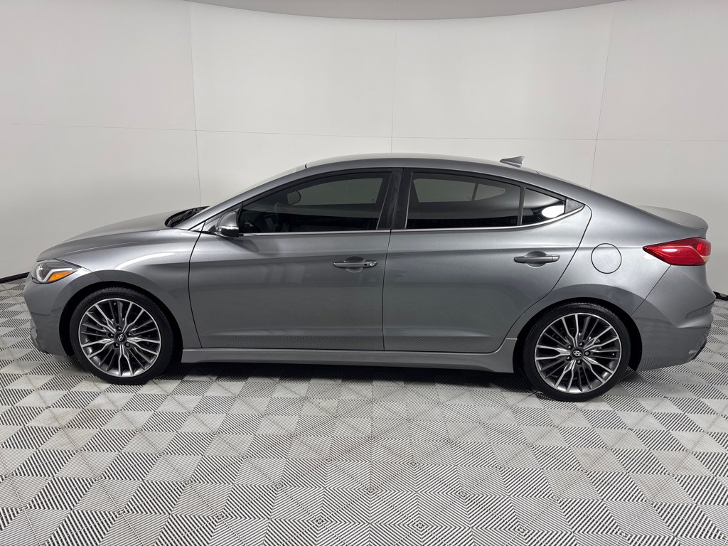 2017 Hyundai Elantra Image 8