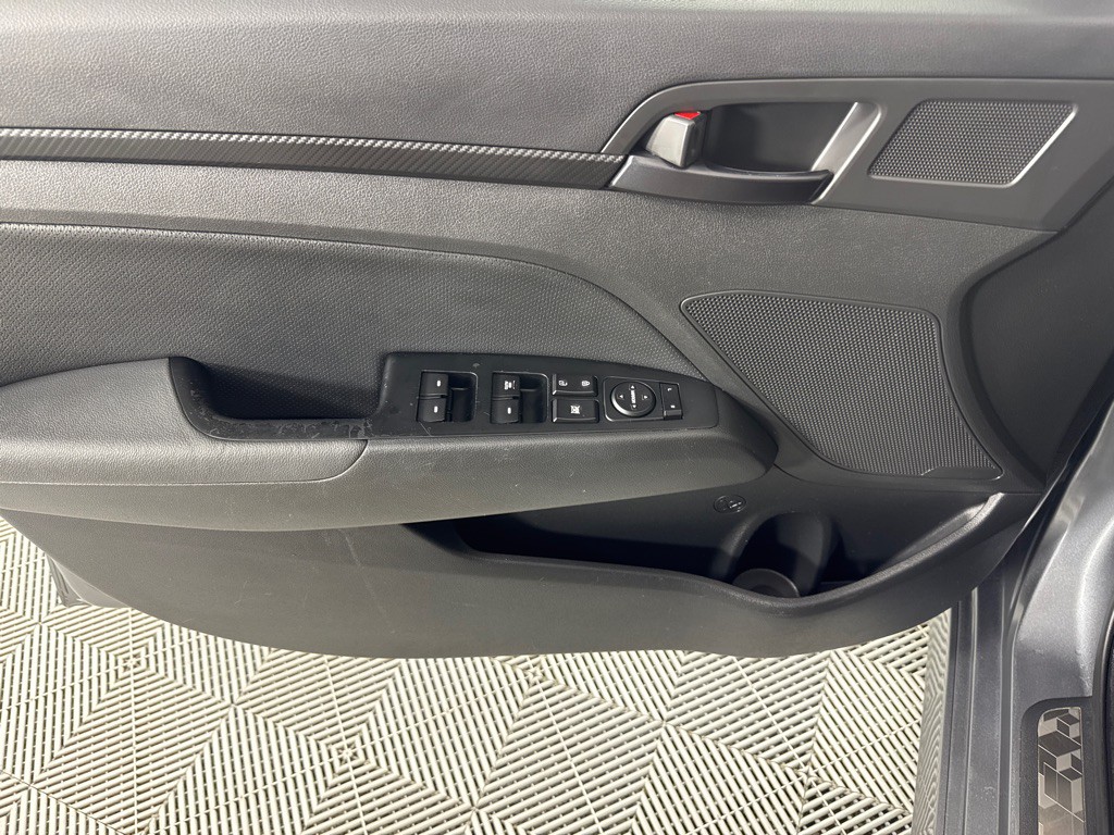 2017 Hyundai Elantra Image 12