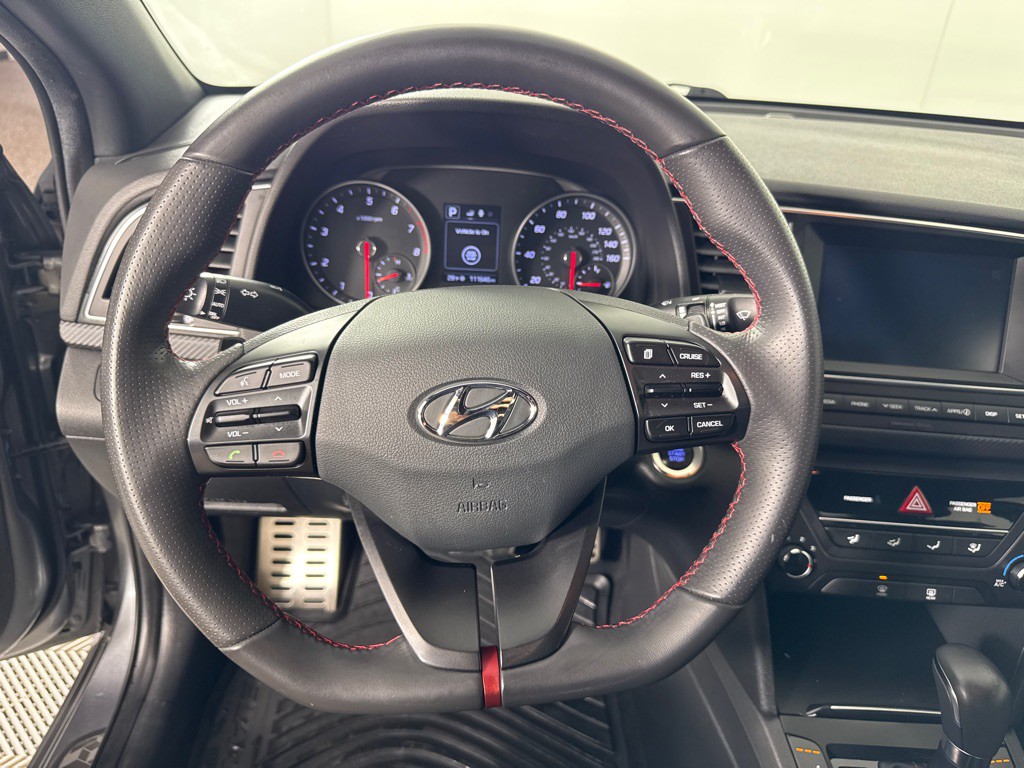 2017 Hyundai Elantra Image 16