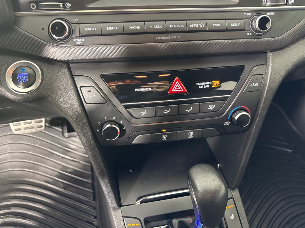 2017 Hyundai Elantra Image 17