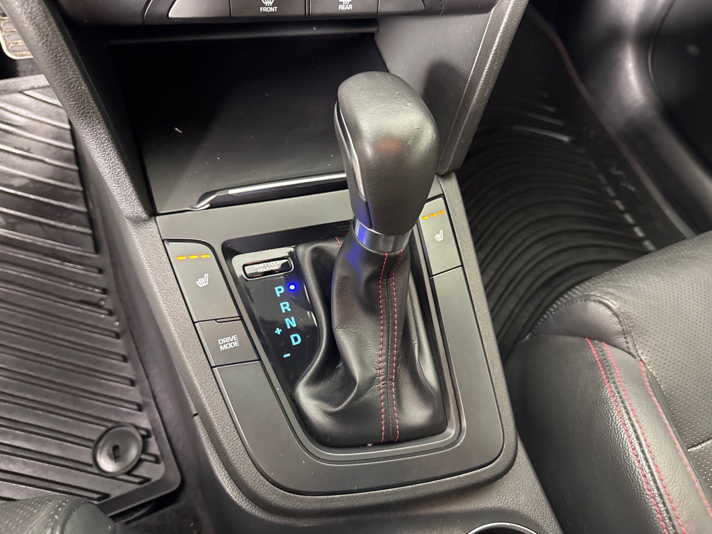 2017 Hyundai Elantra Image 18