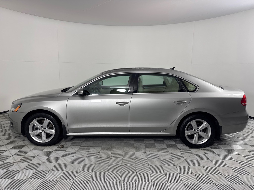 2013 Volkswagen Passat Image 8