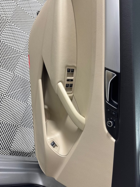 2013 Volkswagen Passat Image 11