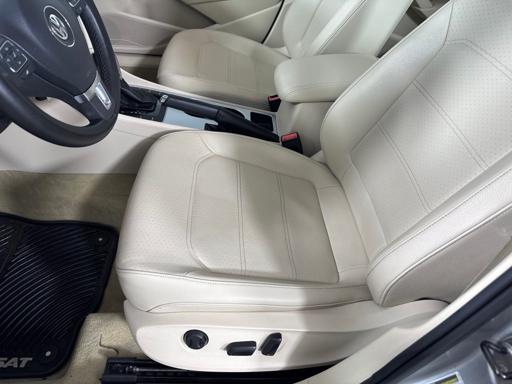 2013 Volkswagen Passat Image 12