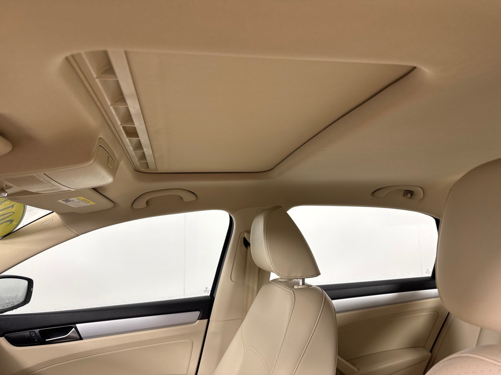 2013 Volkswagen Passat Image 14