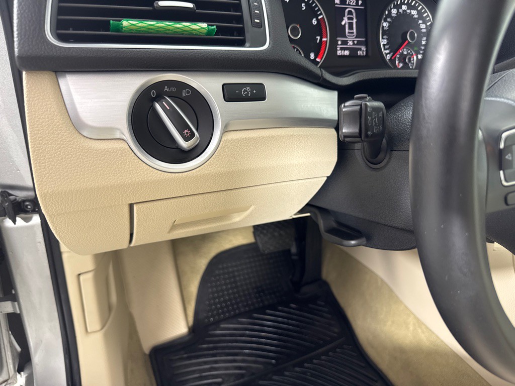 2013 Volkswagen Passat Image 15