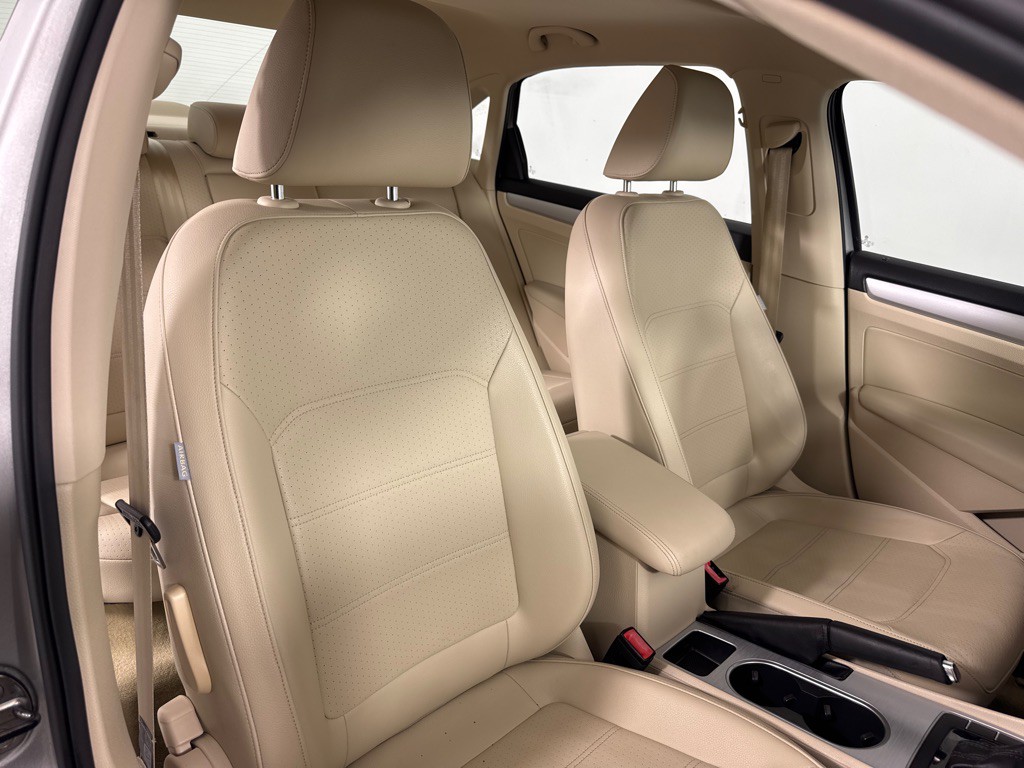 2013 Volkswagen Passat Image 24