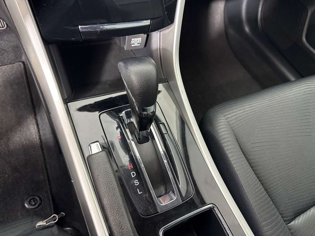 2017 Honda Accord Image 19