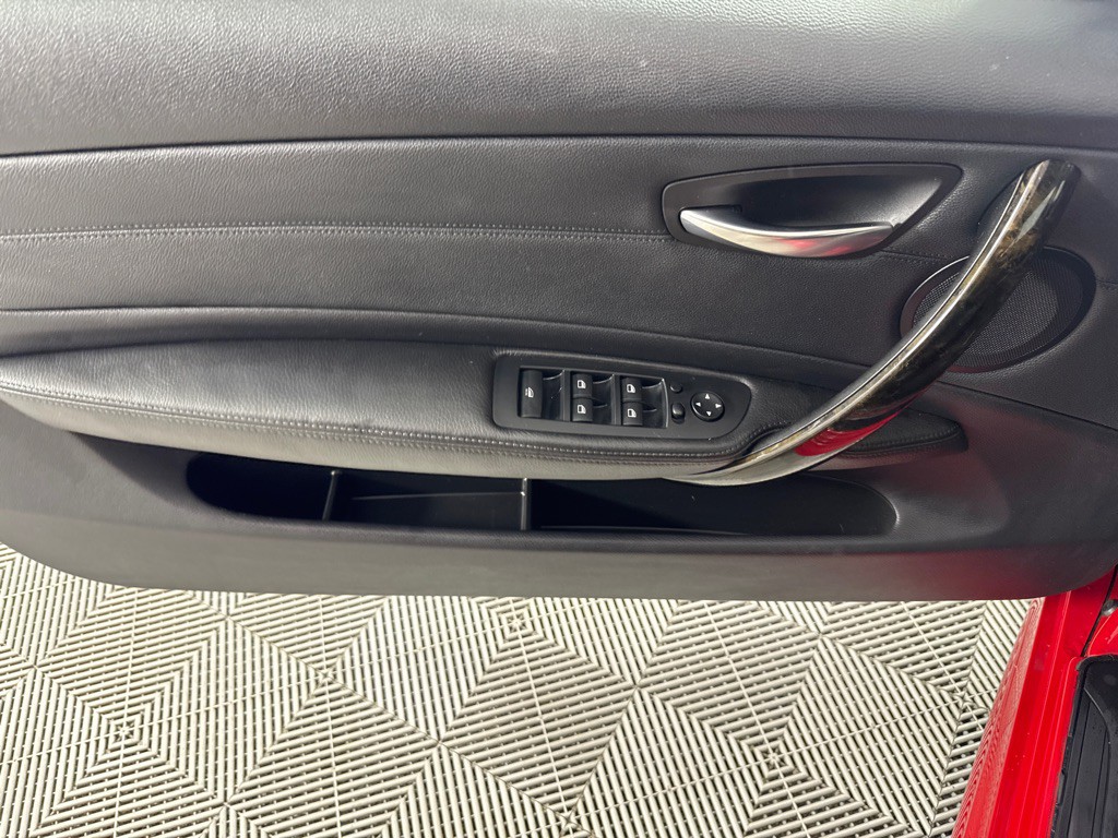 2011 BMW 1 Series Image 24