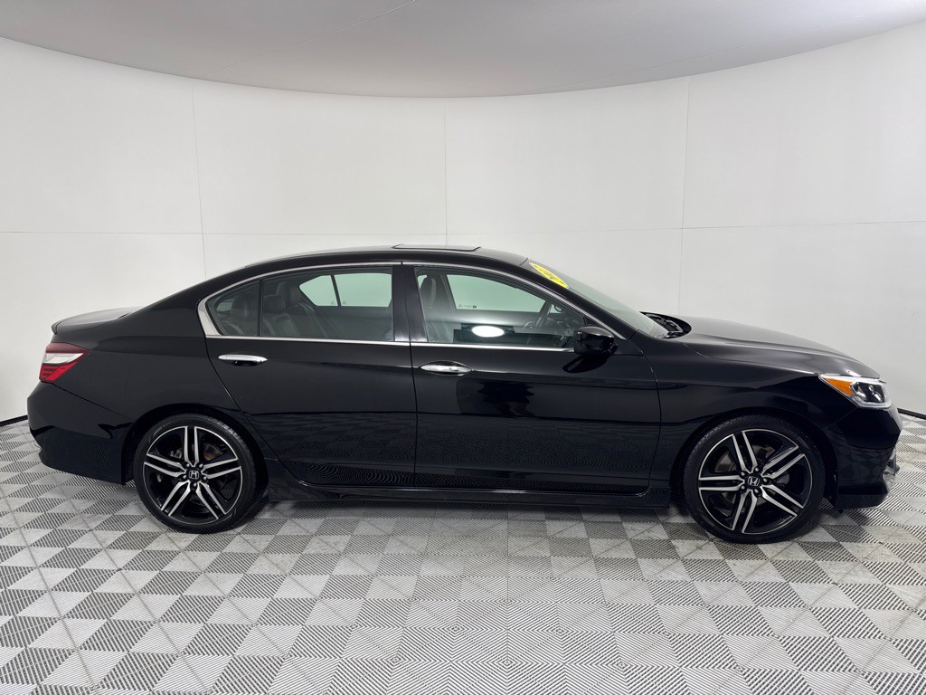 2017 Honda Accord Image 4