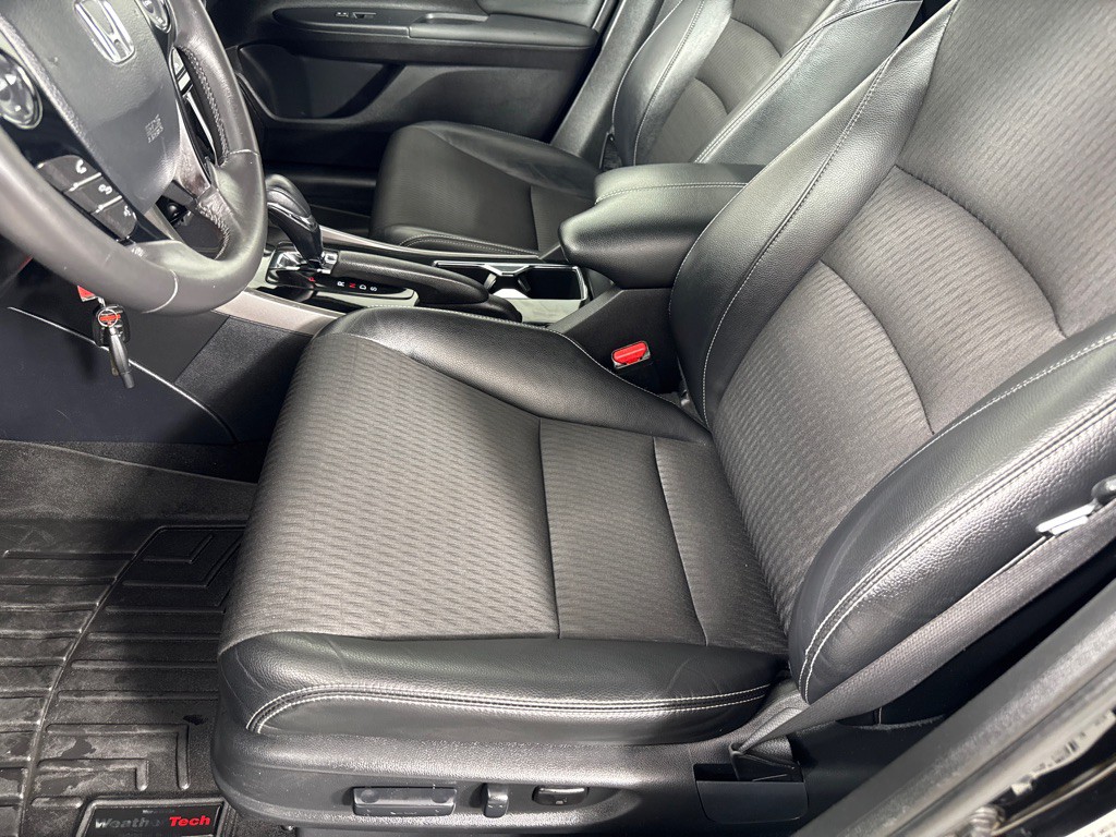 2017 Honda Accord Image 12